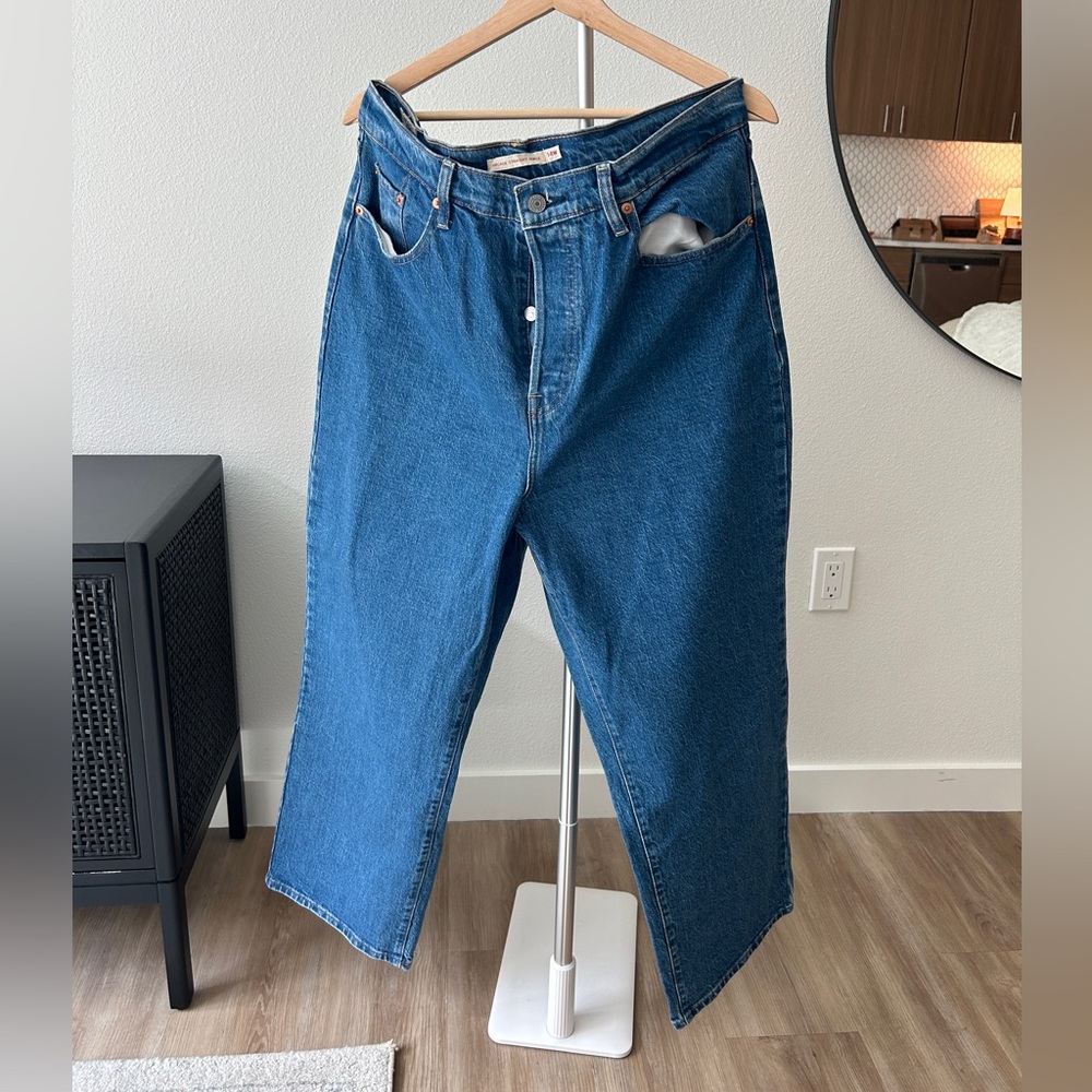 Levi’s Ribcage Straight Ankle Jeans